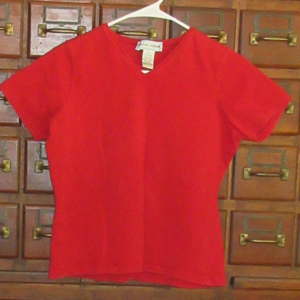 Medium Cropped Red V-Neck Tee